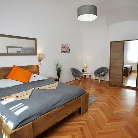 Pr Apartman Еґер Екстер'єр фото