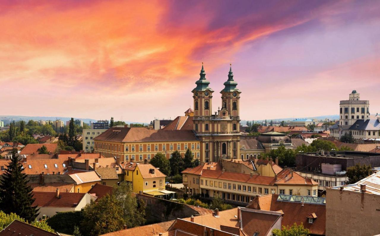 Pr Apartman Еґер Екстер'єр фото