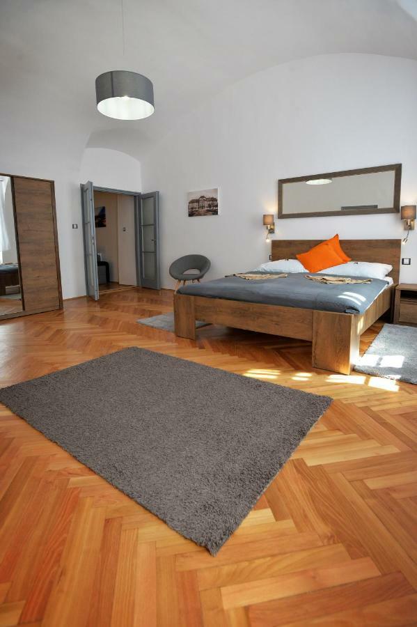 Pr Apartman Еґер Екстер'єр фото