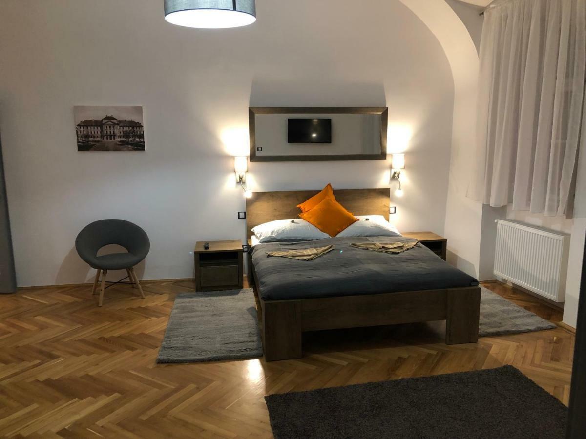 Pr Apartman Еґер Екстер'єр фото