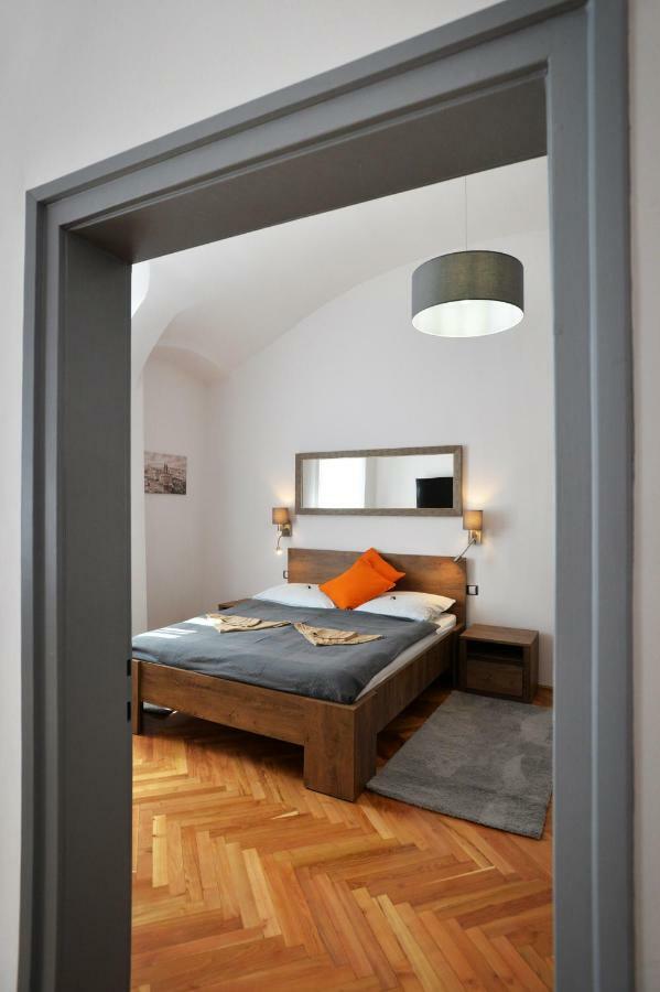 Pr Apartman Еґер Екстер'єр фото