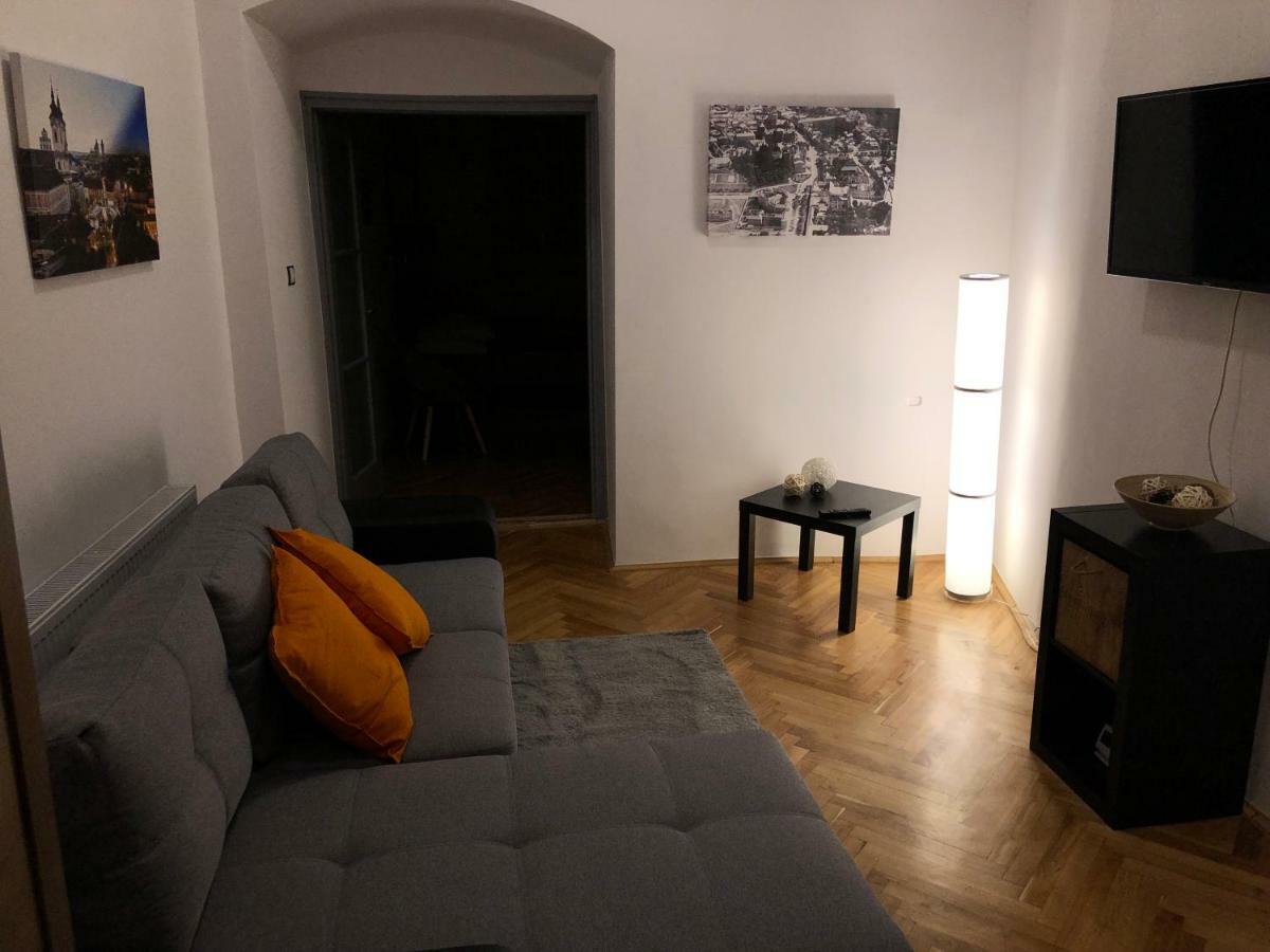 Pr Apartman Еґер Екстер'єр фото