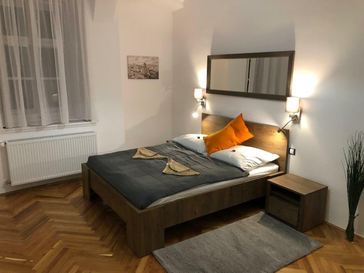 Pr Apartman Еґер Екстер'єр фото