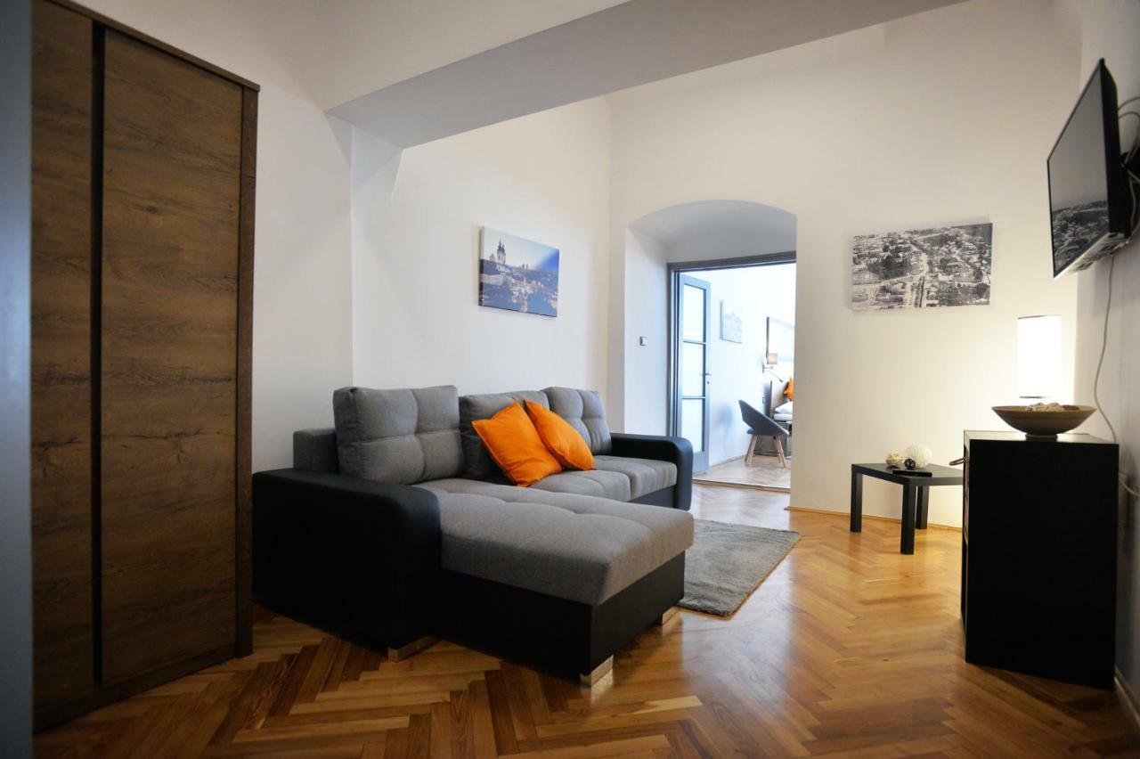 Pr Apartman Еґер Екстер'єр фото