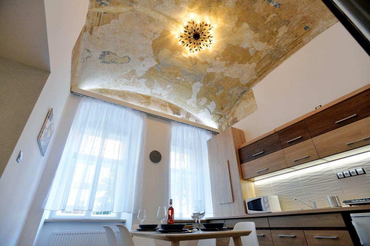 Pr Apartman Еґер Екстер'єр фото